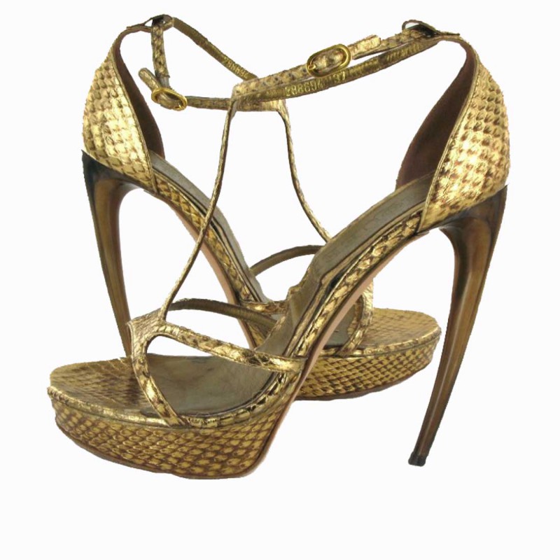 Alexander McQueen thương hiệu giày cao gót nổi tiếng 